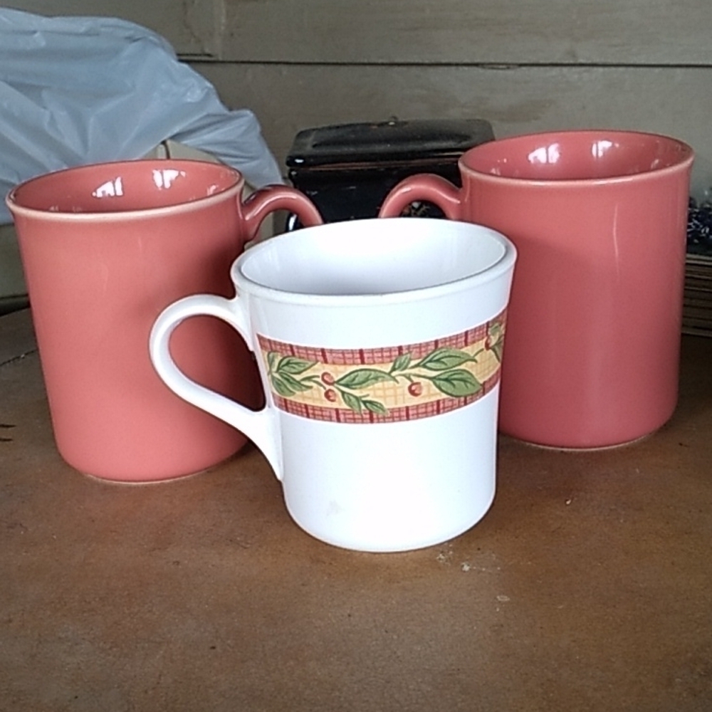 Vintage Corning coral salmon colors coffee ☕ cups mugs